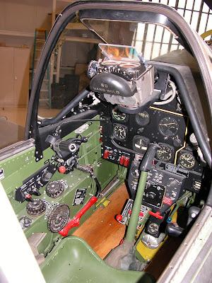 cockpit+p-51.jpg