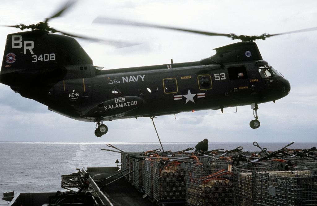 a-helicopter-combat-support-squadron-8-hc-8-uh-46-sea-knight-helicopter-delivers-c69502-1024.jpg
